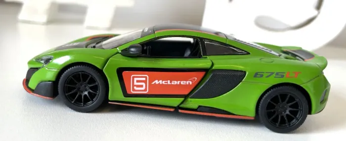 Kinsmart Miniatura Carrinho 1/36 - McLaren 675 LT #5 Verde Fricção