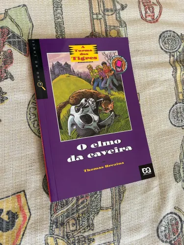 Livro A Turma dos Tigres - O Elmo da Caveira