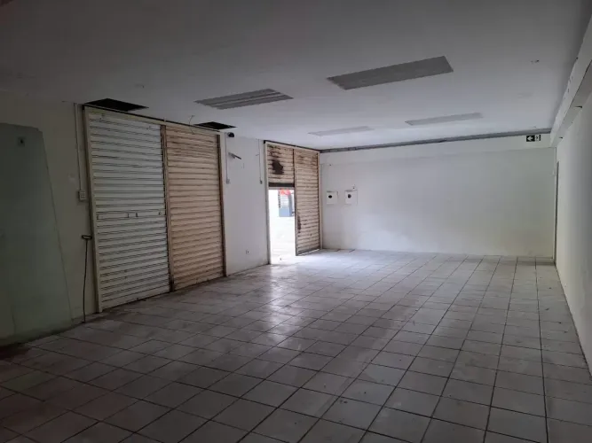 ALUGO CASA com 372m² / esquina / 2 paviementos / estacionamento nas Graças - Recife - PE