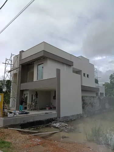 Casa Duplex 3 Suítes com Closet, Escritório e Piscina - No Condomínio Vivenda das Marinas