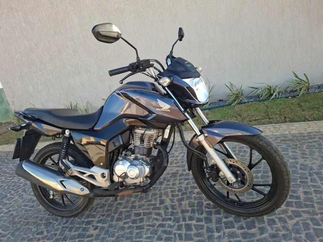 VENDO CG 160 FAN 28000KM UNICO DONO TEM MANUAL E CHAVE RESERVA