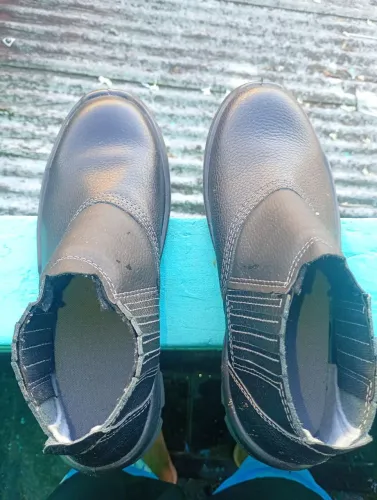Bota botina da marca brocal masculino.