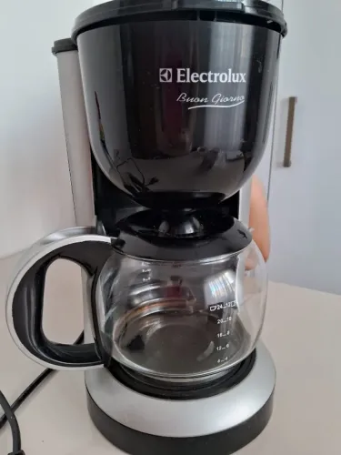 Cafeteira Electrolux Buon Giorno 24 xícaras usada e conservada