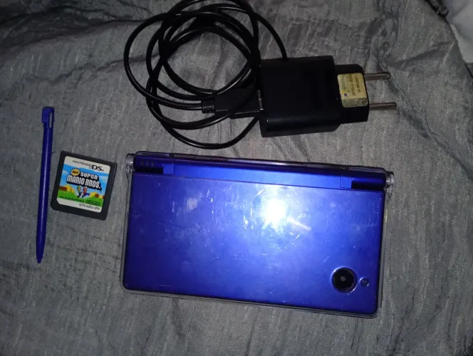 VENDO/TROCO Nintendo dsi Royal BLUE +jogo New super Mario + acessórios