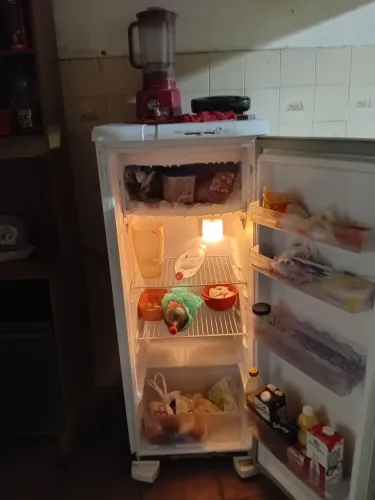 Vende-se geladeira