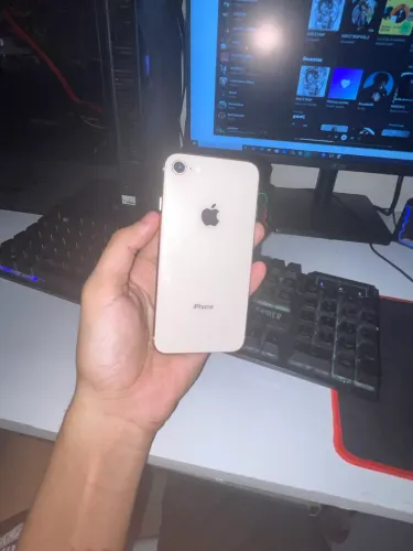 iPhone 8