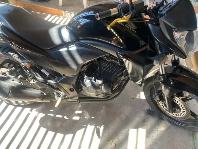 VENDO CB300 2014 63mil km rodado