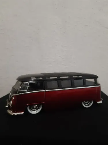 1962 Volkswagen Bus - 1:24 Jadatoys