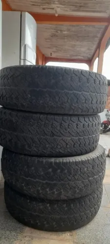 Pneus s-10 mais d meia vid