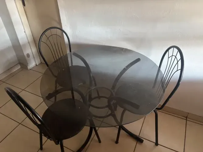 Mesa de jantar de vidro