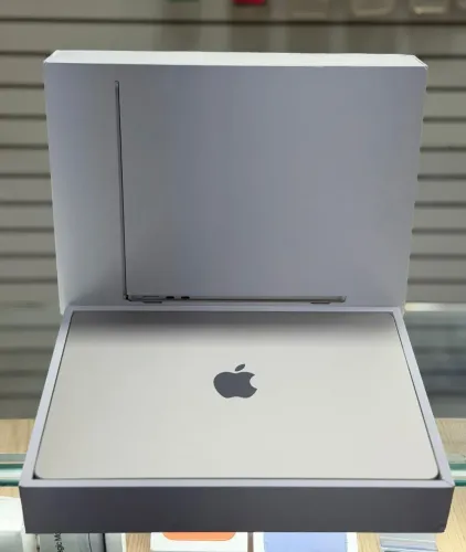 Macbook air 13" 256/8Gb M2