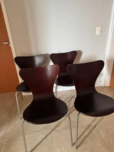 Conjunto de 4 cadeiras de madeira