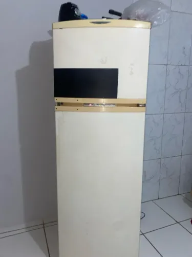Vende-se geladeira