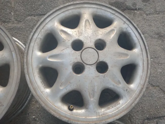 Jogo de rodas aro 14 Renault Clio original de fábrica.