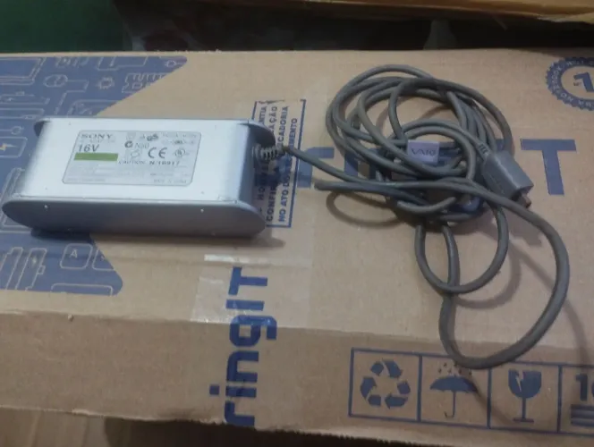 Carregador Sony vaio PCGA-AC5N 16v