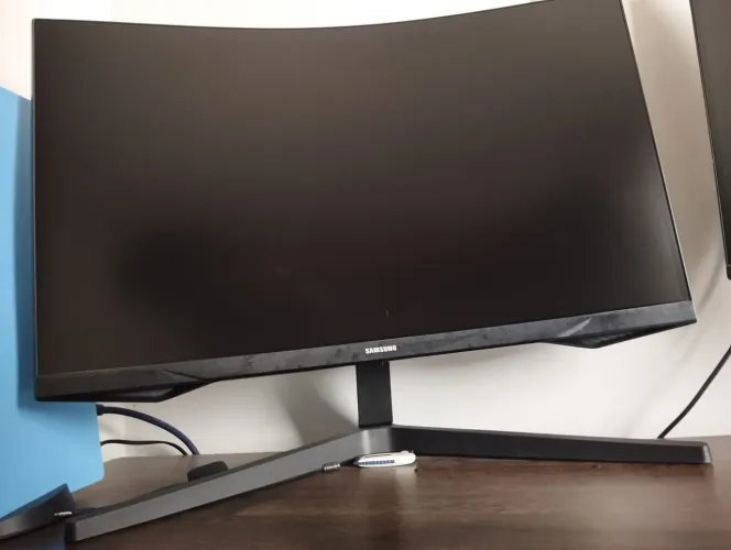Monitor samsung Odyssey curvo 27 P 1440P 165HZ