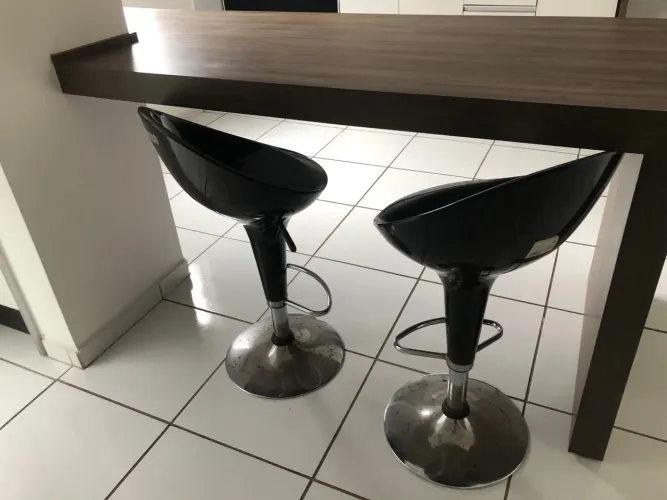 Vende-se 2 Banquetas 100 reais