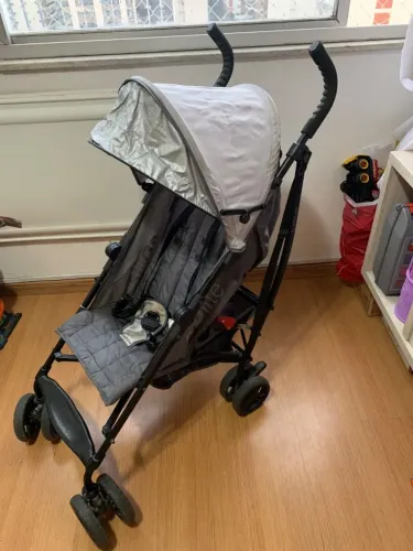 Carrinho de bebê importado