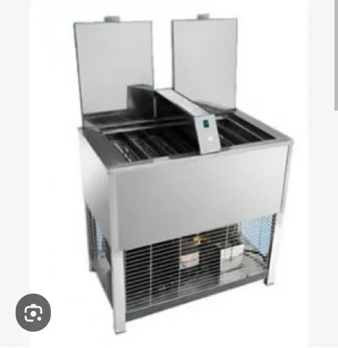 Vendo máquina de picolé e batedeira de calda 