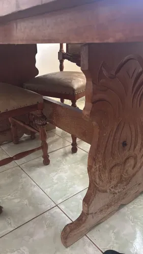 Mesa de madeira maciça