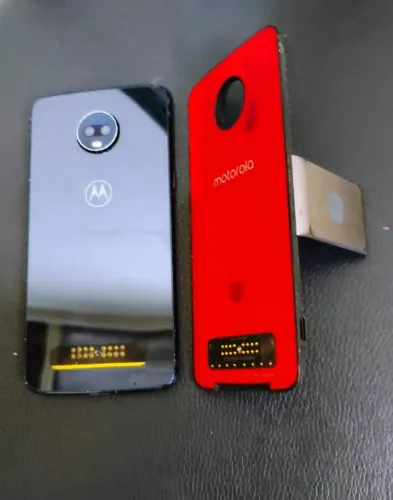 Celular Motoz - danificado - retirada de peças