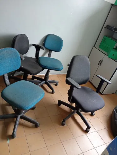 Cadeiras p escritório 100 reais cada