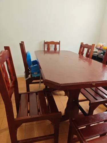 Mesa de Jantar de Madeira Maciça (6 lugares)
