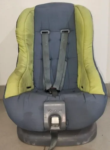 Cadeirinha para Carro Voyage (9 a 18 kg) - Ótimo Preço (Precisa Limpar)