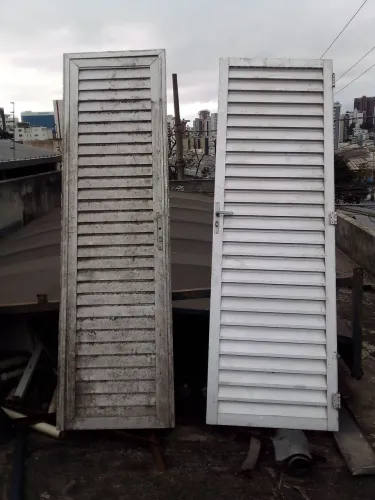 Porta de alumínio veneziana O VALOR CORRESPONDE ÀS 2 PORTAS!