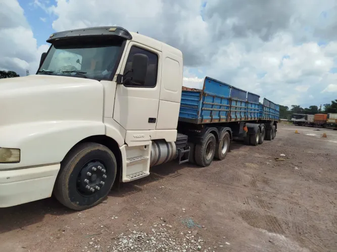 Conjunto NH12 e carreta bitrem 