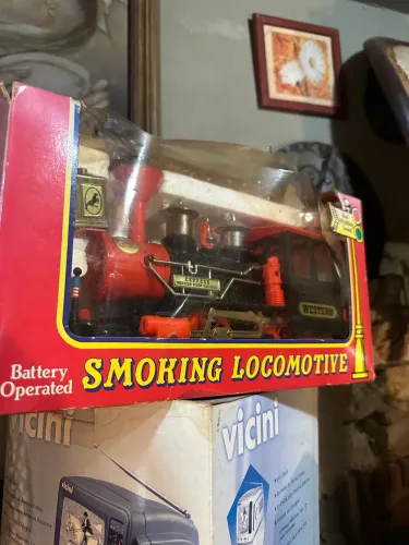brinquedo antigo locomotiva