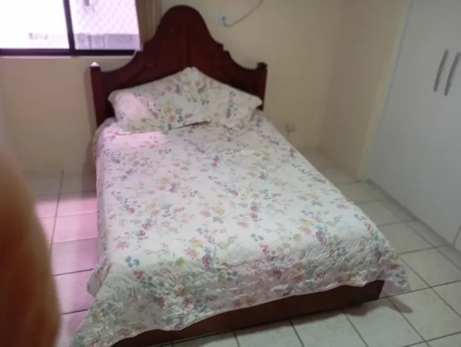 Cama de casa,l madeira maciça nobre, tom mogno. 