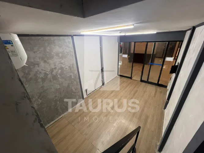 Loja para comprar e alugar na Av. Paulista. 2 salas, mezanino, banheiro, 24m².