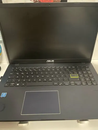 Notebook ASUS E510M 15,6" - 4GB RAM / 128GB - R$ 900