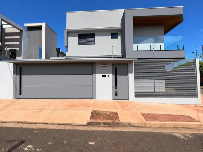 Casa com 3 suítes e piscina no Rita Vieira