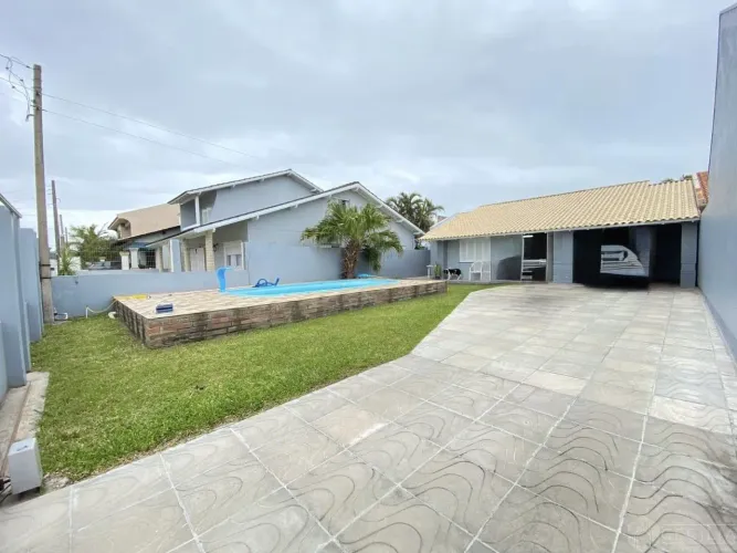 Casa à venda em Imbé, com piscina, Centro - 120m² REF: 5530