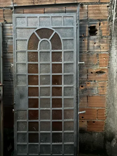 Porta em cantoneira modelo antigo