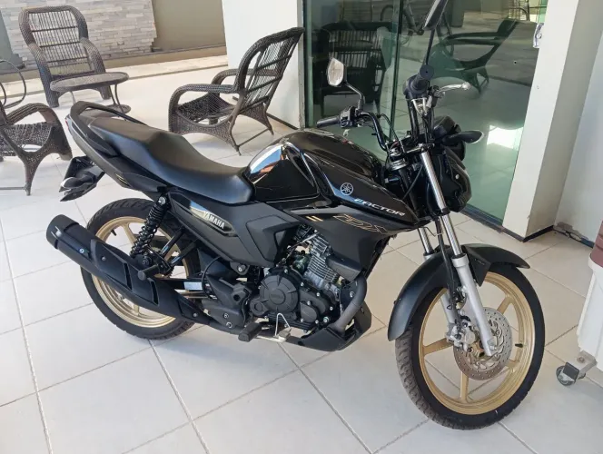 Moto Yamaha 2025, apenas 2.376km , único dono