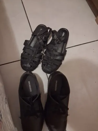Bota e sandália usado