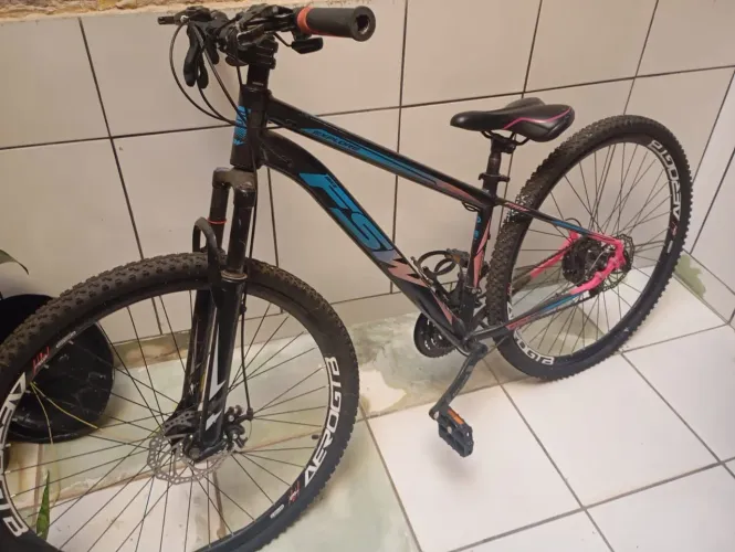 Bicicleta nova 6 meses de uso
