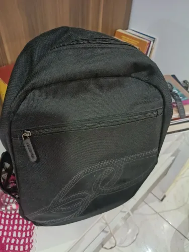 Mochila semi-nova