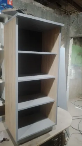 Sapateira/fruteira multiuso em mdf de 18 mm amadeirado com detalhes em cinza.