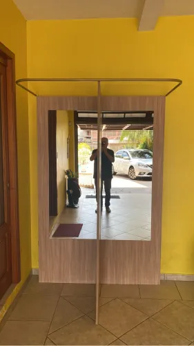 Provador de roupas duplo