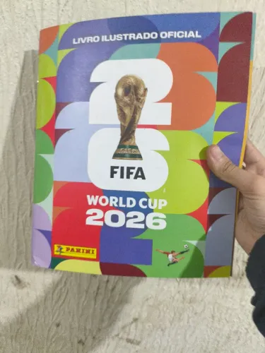 Álbum da copa com 8 figurinhas coladas uma da copa novo