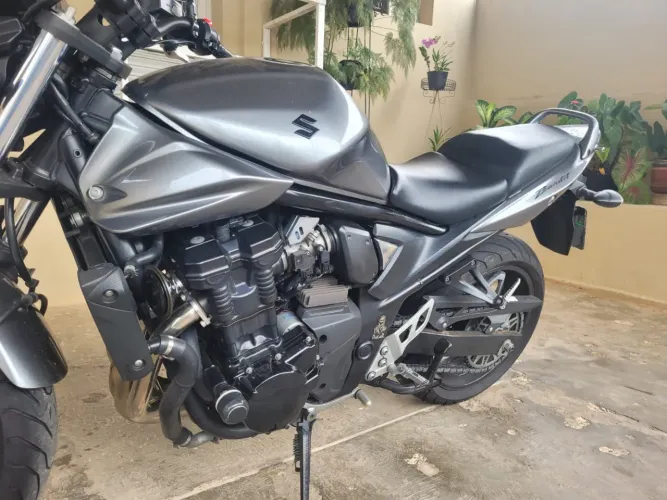 Suzuki Bandit 650-2010/2011 Cinza