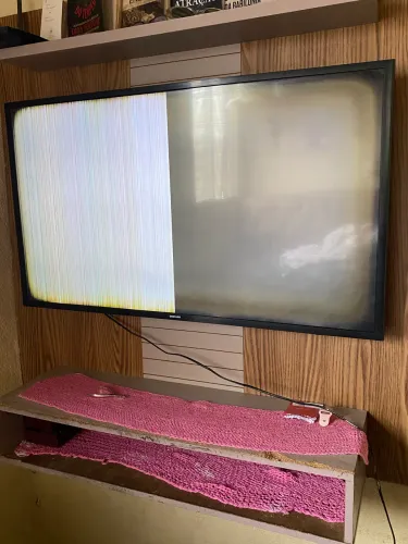 Smart tv Samsung , 43 , tv muito boa , porém a tela ficou preta e só sai o áudio !!