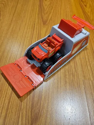 Blaze and Monster Machines Lançador carro Blaze incluso