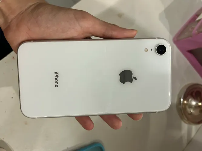 iPhone XR branco 64gb