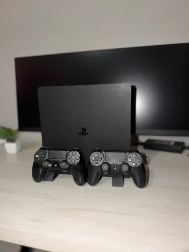 PS4 Slim + 2 Controles - Muito Conservado