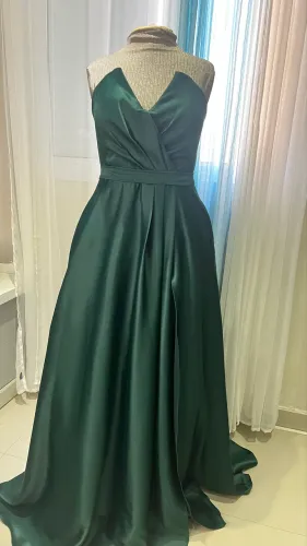 VESTIDO FESTA VERDE ESMERALDA TOMARA QUE CAIA, FENDA, MADRINHA, FORMATURA, MÃE, DEBUTANTE